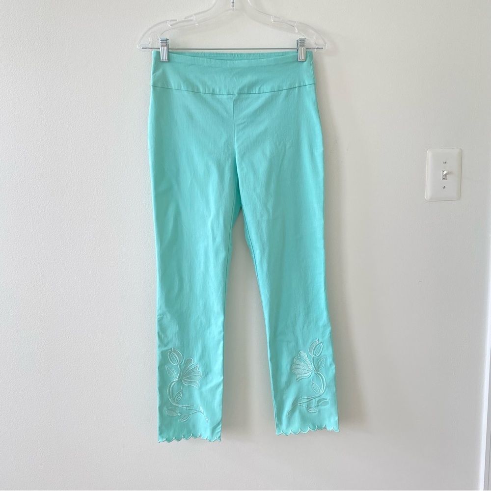 ATTYRE Women’s Embroidered Slim Leg Pull-on Pants Light Green GUC